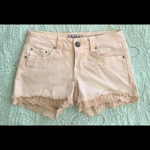 Day trip Cream shorts